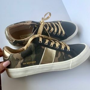 Vici camouflage sneakers.